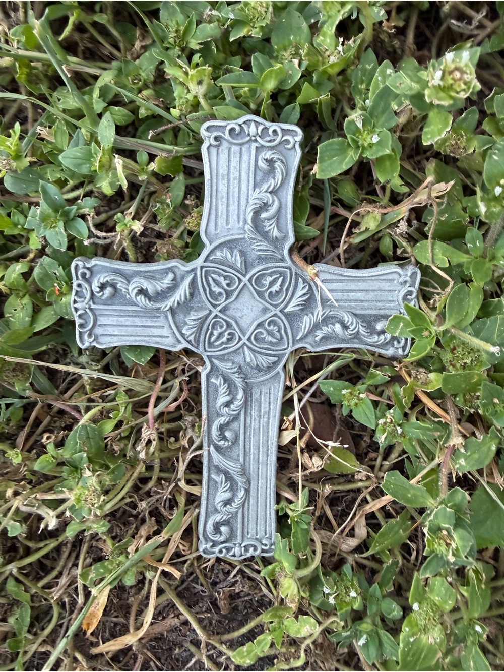 Carpentree Vintage Decorative Silver Cross Wall Accent. 7”x 5” EUC